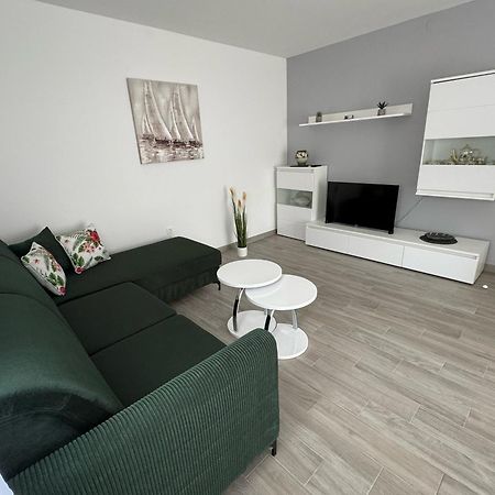 Apartments Elvira Krk Town Exterior photo