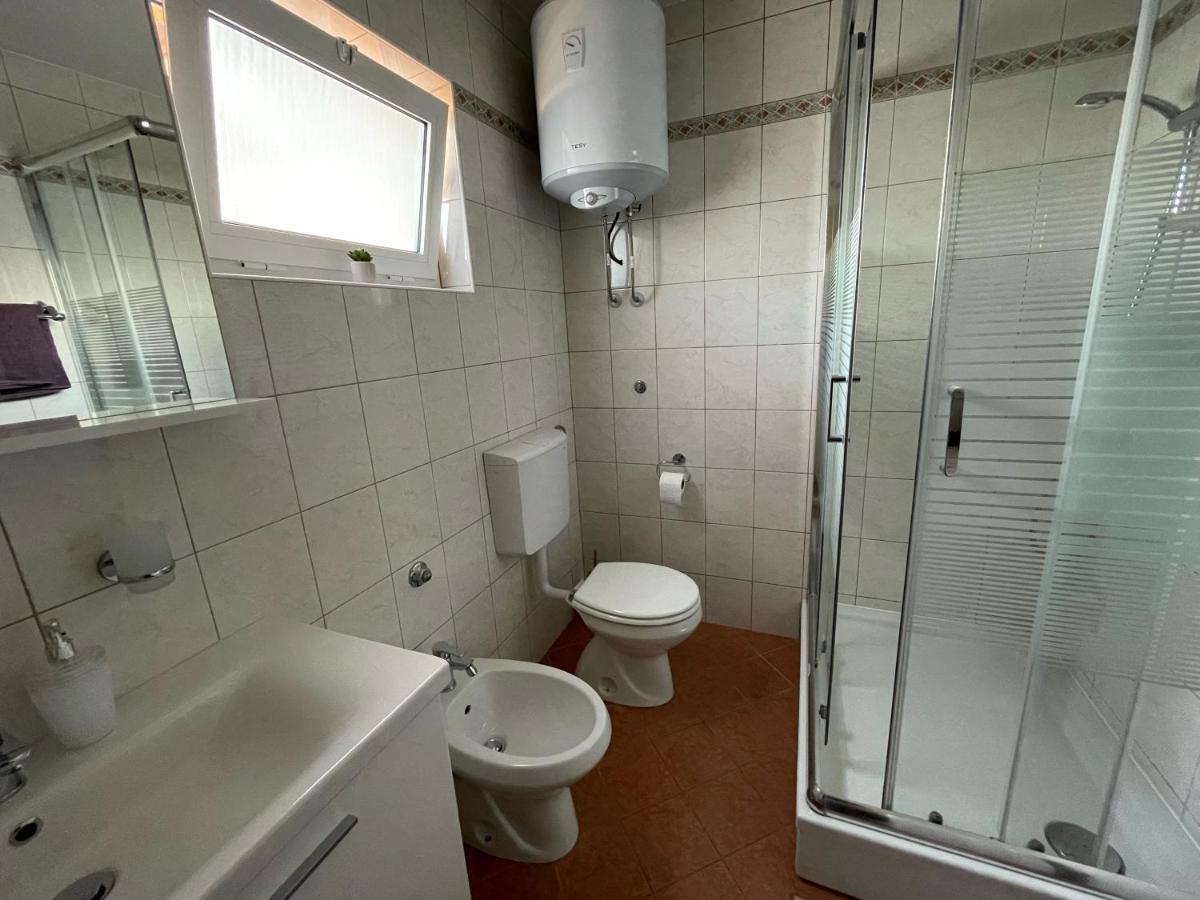 Apartments Elvira Krk Town Exterior photo
