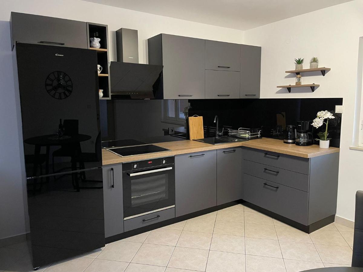Apartments Elvira Krk Town Exterior photo