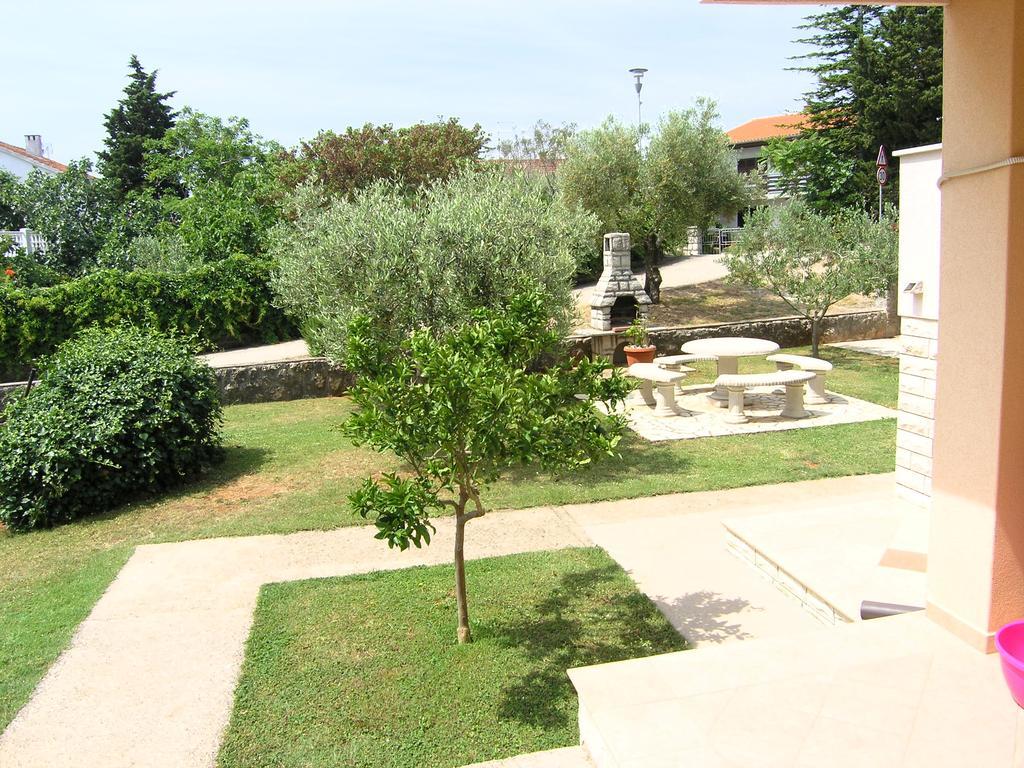 Apartments Elvira Krk Town Exterior photo