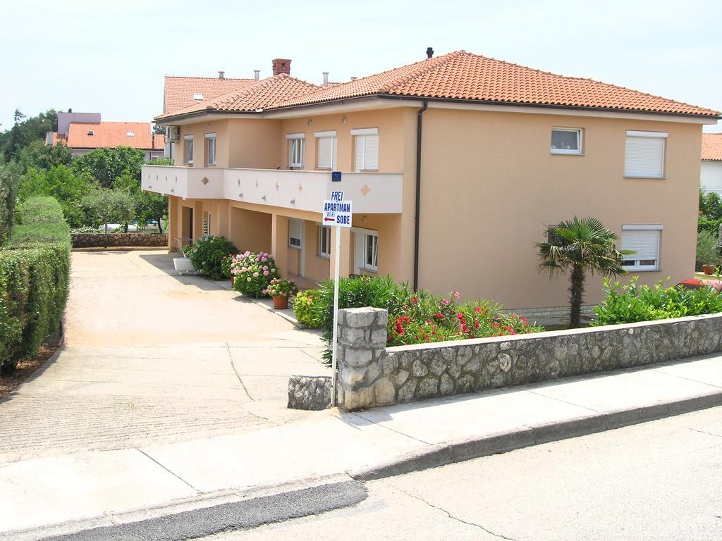 Apartments Elvira Krk Town Exterior photo