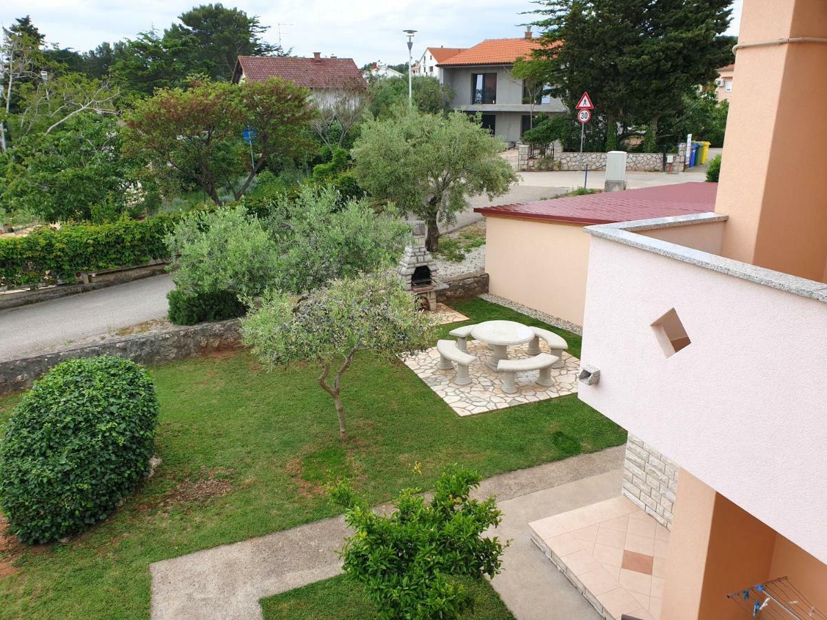 Apartments Elvira Krk Town Exterior photo